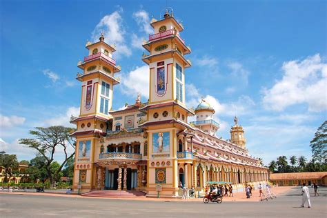  Cao Dai Temple: A Spiritual Oasis Blending East and West