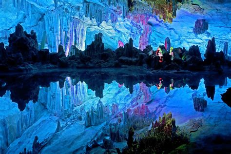 Reed Flute Cave Şelaleleri ve Fantastik Işık Gösterileriyle Birleşen Harika Bir Doğal Gösteri Mi?